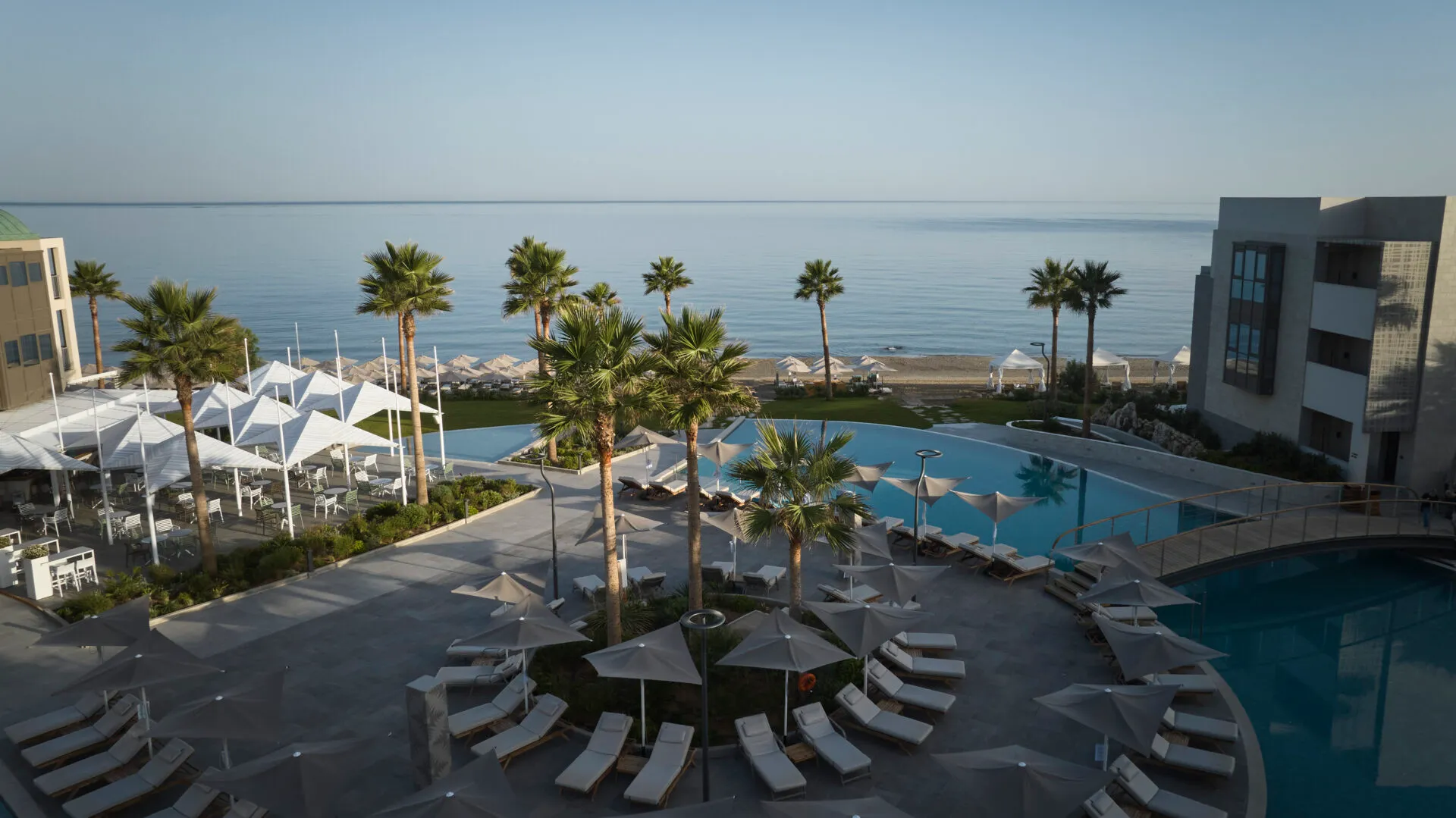 AMIRA LUXURY RESORT