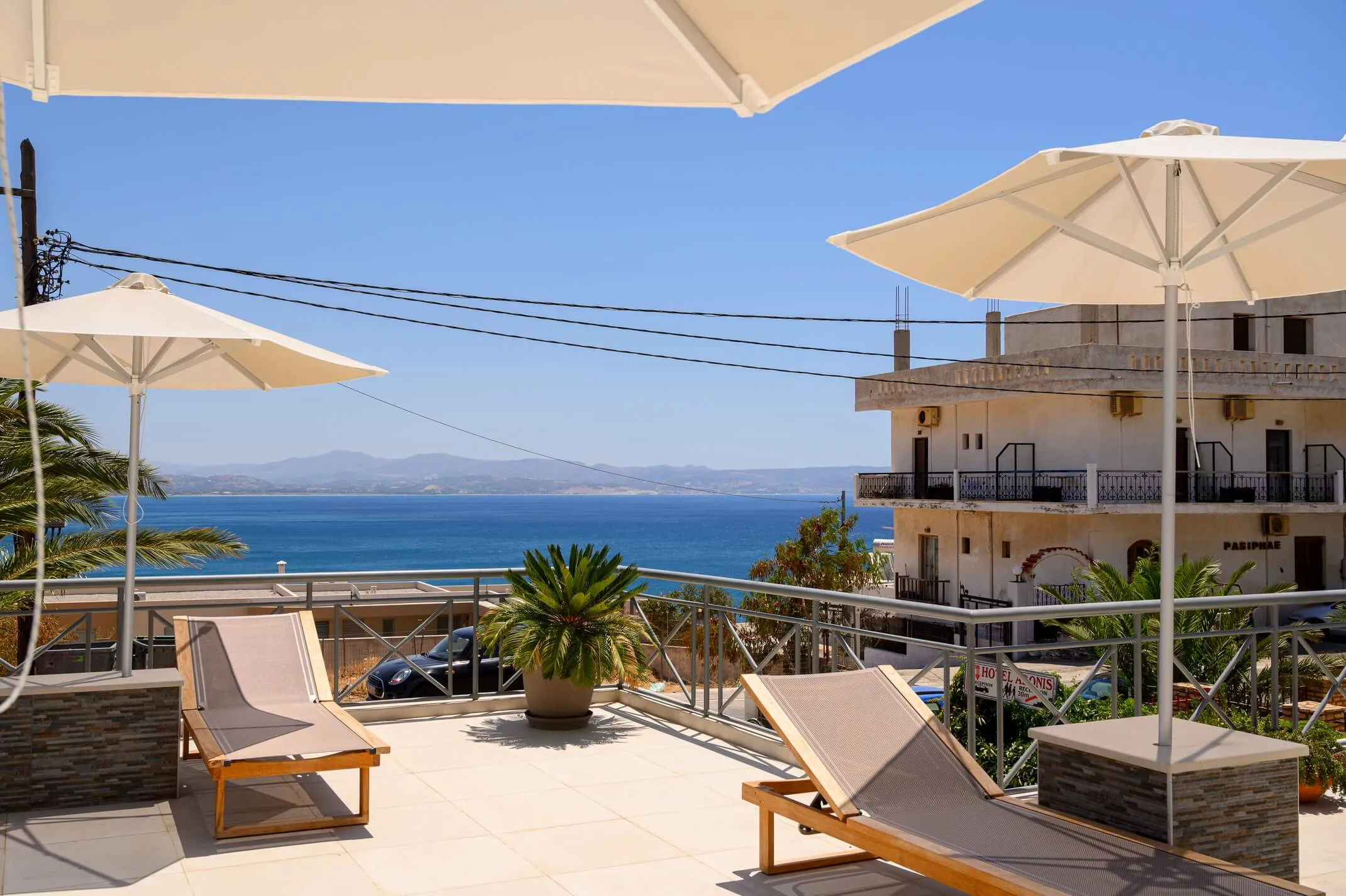 HOTEL ADONIS